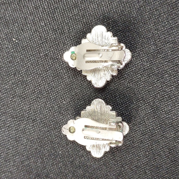 Multi Color Crystal Necklace/Clip-on Earrings Set - Picture 9 of 11